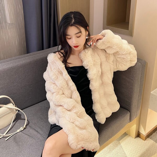 Elegant Socialite Plush Collarless Small Short Top - Image 4